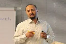 علی سرزعیم اقتصاددان نوشت: