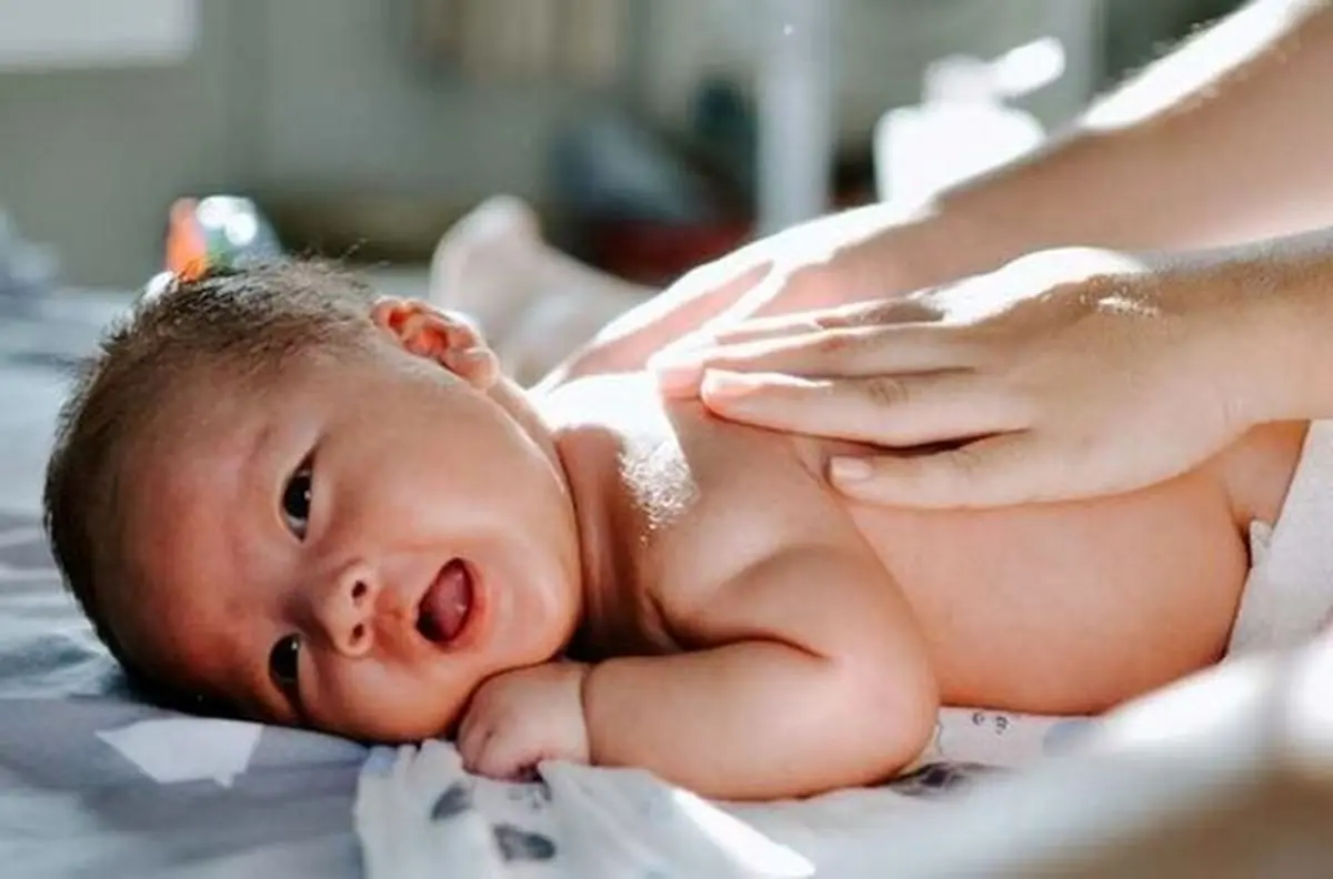 نوزادی که با ۲۴ انگشت متولد شد | نوزادی با نشانه های آخرالزمانی1+ تصویر