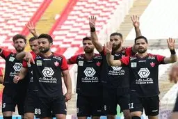 پرسپولیس تا پایان سال سیاه‌پوش می‌ماند