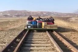 سفر یک دیپلمات با خانواده و چمدانشان چنین بود. + ویدئو