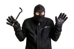 آیا کتک زدن دزد جرم است؟ | حکم صدمه زدن به سارق چیست؟