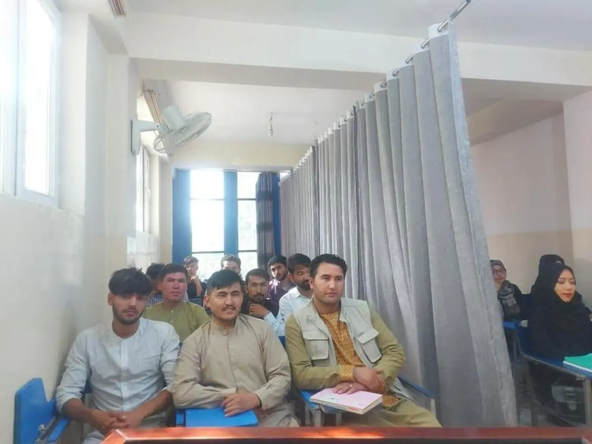 افغانستانِ طالبان؛ نصب پرده در کلاس‌های دانشگاه |  بهت دانشجویان