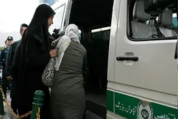 جفا گشت ارشاد به زنان ؟ |  آش‌های نخورده و دهان‌های سوخته!