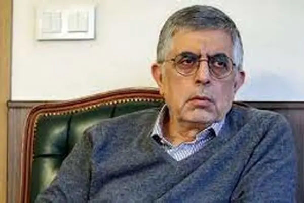 بازدید کرباسچی از نمایشگاه کاریکاتورهای زندان هادی حیدری