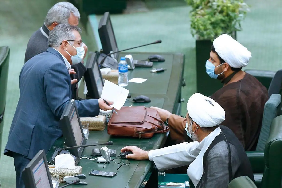 مجلس شرط «ارائه برنامه مکتوب» به شورای نگهبان برای نامزدهای ریاست جمهوری را از طرح اولیه خود حذف کرد