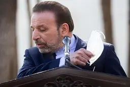 دفتر رییس جمهور: انتشار نقل قولی از واعظی درباره نقش دولت در نوسانات ارزی بی‌پایه و اساس است | برخی به خاطر انتخابات ۱۴۰۰ و سرپوش گذاشتن بر خطا‌های فاحش همفکرانشان دولت را متهم و فشار حداکثری آمریکا را تطهیر می‌کنند