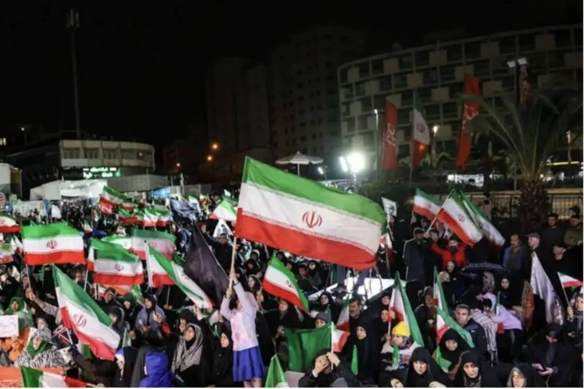 روزنامه اصولگرا: دشمن نمی‌خواهد تجمعات خیابانی تعطیل شود یا بی اثر باشد، بلکه می‌خواهد جهت آن را به سمت اختلاف‌افکنی ببرد |هر اندازه این روایت تقویت شود، قدرت چانه‌زنی ایران در عرصه بین‌المللی کاهش می‌یابد