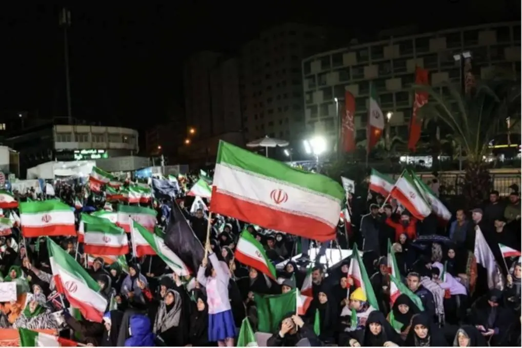 روزنامه اصولگرا: دشمن نمی‌خواهد تجمعات خیابانی تعطیل شود یا بی اثر باشد، بلکه می‌خواهد جهت آن را به سمت اختلاف‌افکنی ببرد |هر اندازه این روایت تقویت شود، قدرت چانه‌زنی ایران در عرصه بین‌المللی کاهش می‌یابد
