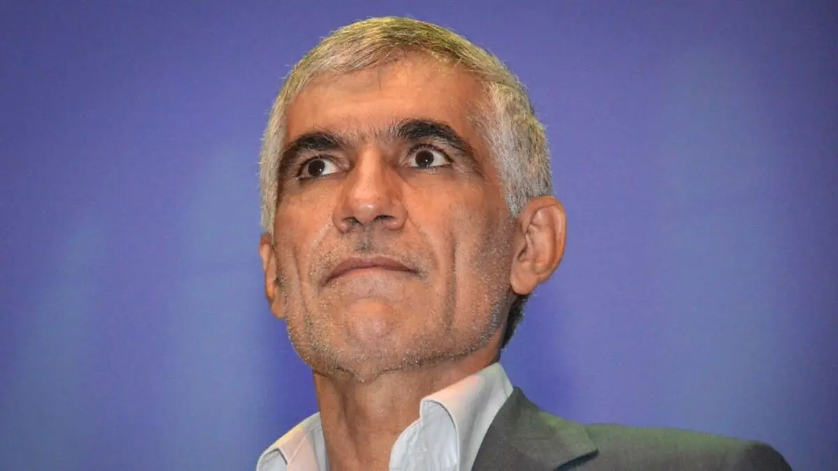 
افشانی، شهردار سابق تهران به عنوان گزینه حزب اعتمادملی در انتخابات ۱۴۰۰ به ناسا، نهاد اجماع‌ساز اصلاح طلبان معرفی شد
