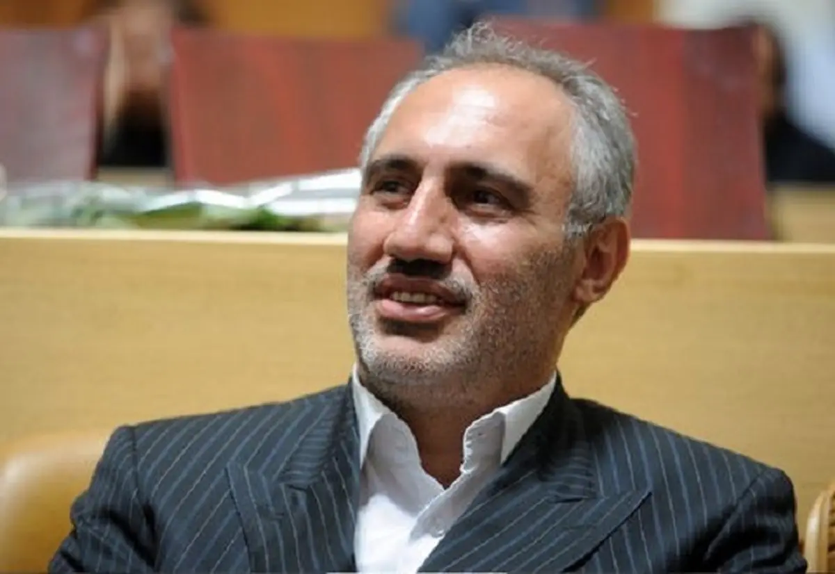معاون سازمان برنامه: قیمت بنزین ۲۰ هزار تومان است؛ آدم‌های متمول که چند ماشین دارند آن را ۳ هزار تومان می‌خرند