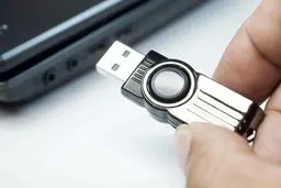 اگه فلش سوخت اینطوری تعمیرش کن | دیگه فلش مموریتو دور ننداز