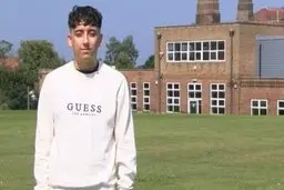 موفقیت پسر ۱۸ ساله در دانشگاه "آکسفورد" که از 9سالگی مراقب پدرمادر خود بود