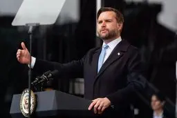 هشدار معاون دونالد ترامپ درباره ایران و ادعای تسلیح هسته‌ای عربستان