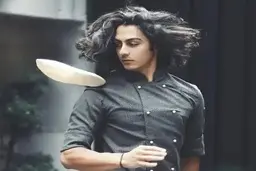 پیکر یک جوان ۲۰ ساله در یکی از خیابان‌های اراک کشف شد  | پزشکی قانونی شکستگی در دست و پا، جمجمه و خونریزی مغزی را رد کرده 