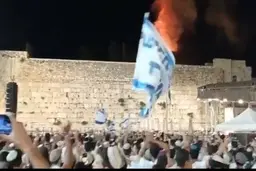 خوشحالی صهیونیست ها از آتش گرفتن مسجد الاقصی + ویدئو