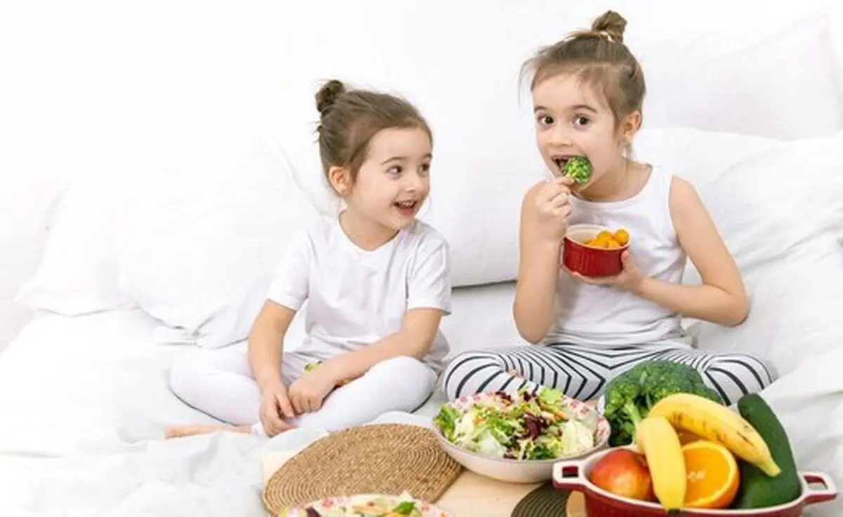 این علائم نشان می‌دهد کودک شما کمبود ویتامین دی دارد! | پیشگیری و راه درمان چیست؟