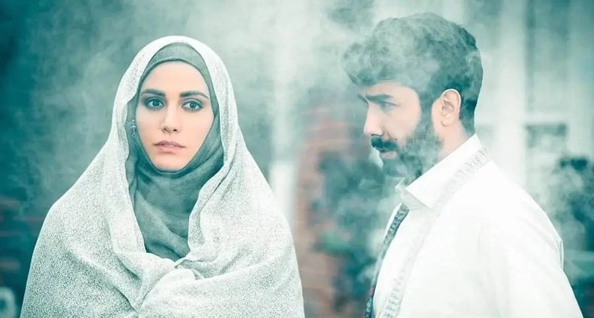 
تفاوت پوشش بازیگر لبنانی نجلا در سریال و واقعیت (+عکس)
