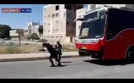 کشیدن اتوبوس 18 تنی توسط بانوی ایرانی + ویدئو