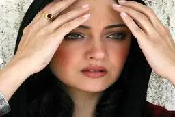 موتور سواری حرفه ای نیکی کریمی در خیابان | خانم کریمی بدون گواهینامه چه خوب میرونه! + ویدئو
