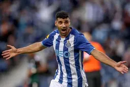 پلاکارد جالب طرفدار مهدی طارمی در بازی پورتو سوژه کاربران شد +عکس