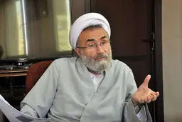 مسیح مهاجری: ظریف را با دست بسته به اقیانوس می‌فرستند و می‌گویند شنا کن 