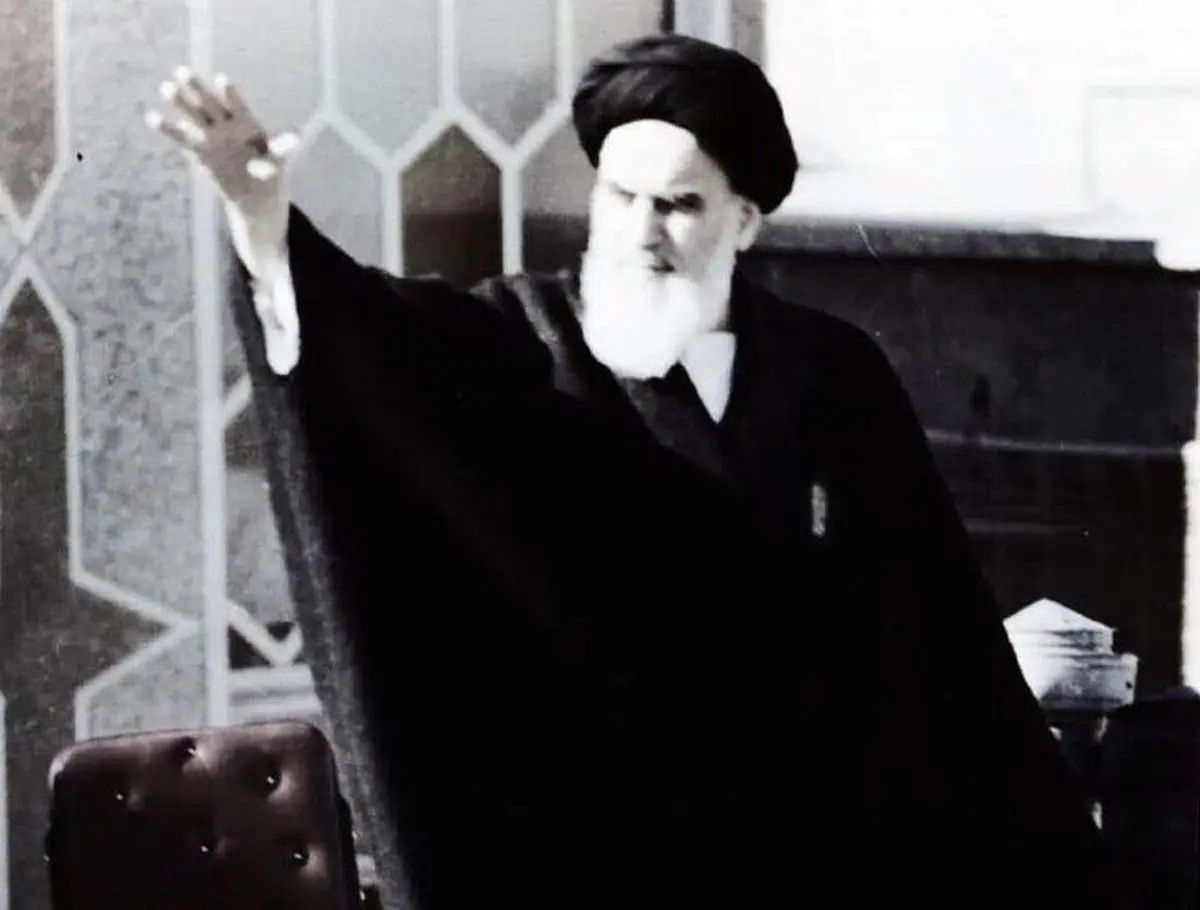  صفحه اینستاگرام رهبر انقلاب عکسی ازامام خمینی که به ندرت دیده شده 