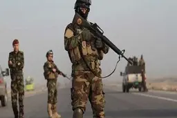 کمک سرباز عراقی به پیرمرد ایرانی که فرزند خود را گم کرده بود +ویدئو