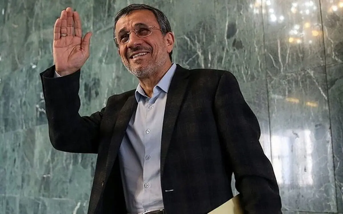 احمدی‌نژاد دیگر در آغاز سخنرانی اش، دعای فرج نمی خواند؛ بسم الله هم نمی گوید! |مبارک اصول‌گرایان باشد
