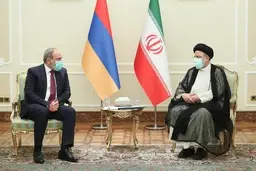 
رئیسی در دیدار نخست وزیر ارمنستان: درگیری و تنش را به نفع هیچ کس نمی دانیم
