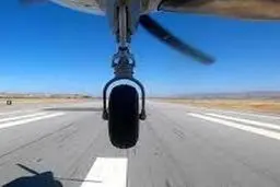 فرود هواپیما به کمک مسافر پس از بیهوشی خلبان