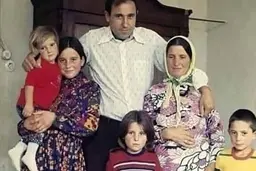 این دختر زیبا با جوراب سوراخ معروف‌ترین طراح مد است | برادرش شاهین دنیا را شوکه کرد! +تصویر