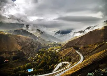 بارش برف در جاده‌های شمال | ترافیک در کندوان به ۶ کیلومتر رسید