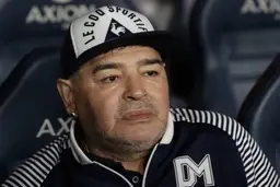  مارادونا به دلیل حمله قلبی جان خود را از دست داد 