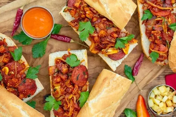 طرز تهیه ساندویچ بندری | اینو درست کنی دیگه فست فودی نمی‌ری! +ویدئو
