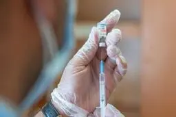 پیک ششم، پیک واکسن نزده هاست