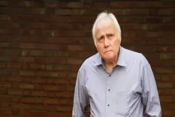 سیروس مشفقی در بیمارستان بستری است. 