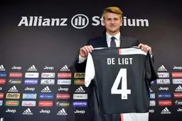 صورت مدافع یوونتوس غرق خون شد/عکس