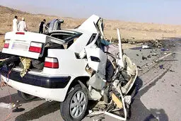 سقوط دو خودرو از جاده بر روی پشت بام و حیاط یک خانه! | صحنه تصادف هولناک را در جاده کرج به چالوس ببینید +ویدئو