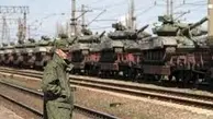 خرسون اوکراین | عبور پرخطر تانک روسی از ریل قطار+ویدئو