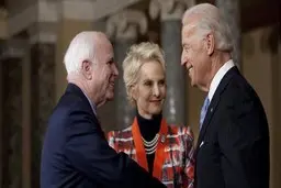 ترامپ بایدن را «سگ دست آموز» مک کین توصیف کرد
