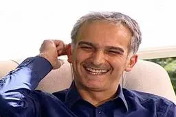 جنجال بیژن بنفشه‌خواه و عروسک خروسش 