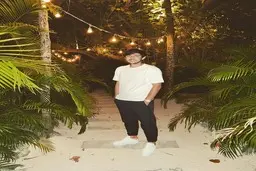 ژست عجیب همسر سردار آزمون کنار دو بازیگر مشهور مرد غوغا به پا کرد !