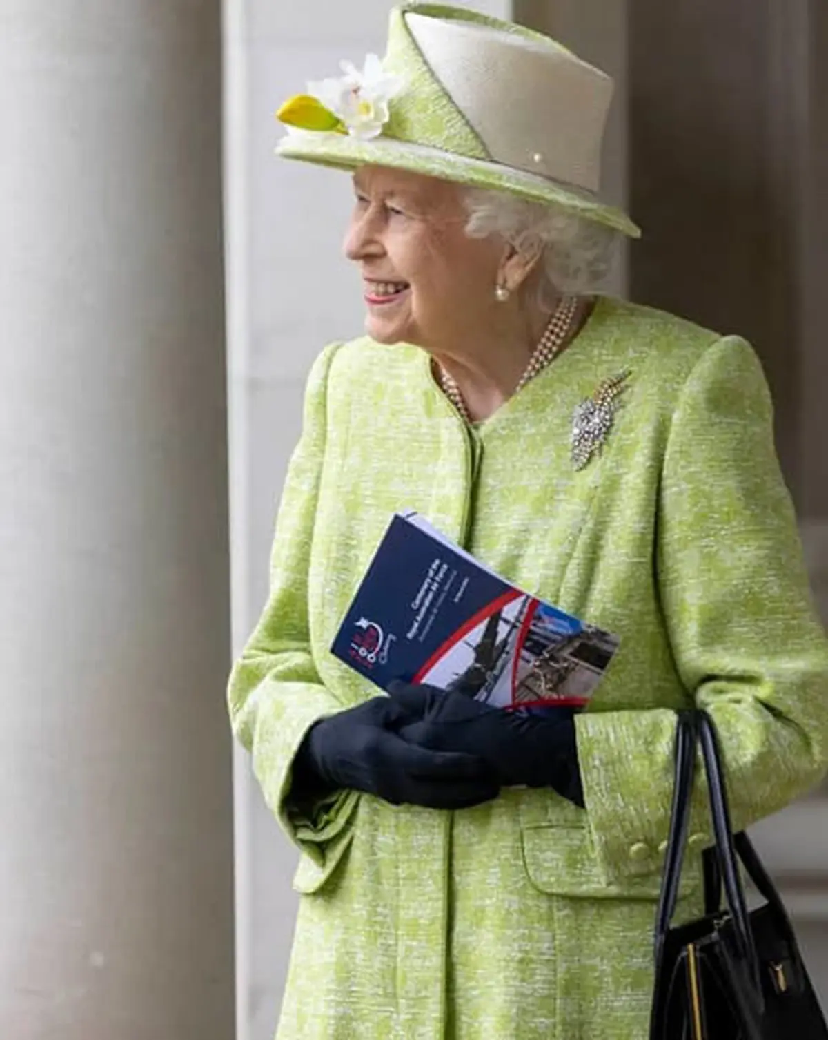 ملکه انگلیس بدون ماسک در یک مراسم عمومی حضور پیدا کرد