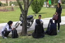 چرا زنان به اعتیاد روی می آورند ؟ | دلیل این اتفاق چیست