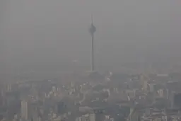 آلودگی هوا ابتلا به کرونا را تشدید می‌کند | از منزل خارج نشوید