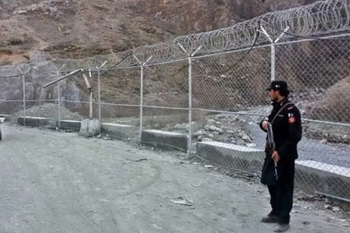 
 مرز | حصارکشی مرزهای پاکستان با ایران در حال اتمام است.

