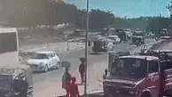 له شدن خودروها در پی واژگونی کامیون!+ویدئو