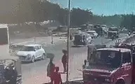 له شدن خودروها در پی واژگونی کامیون!+ویدئو