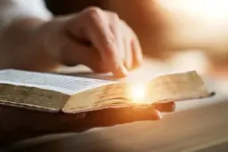 دعای به دست آوردن ثروت روی کاغذ | با نوشتن و خواندن این دعا رزق و روزی‌ات را چند برابر کن 