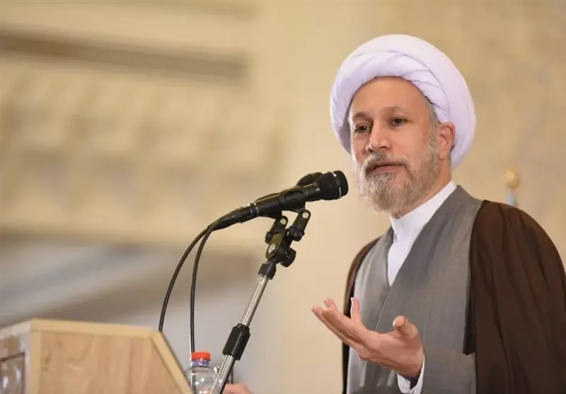  امام جمعه شیراز: حوزه باید پیشگام حرکت‌های مردمی باشد